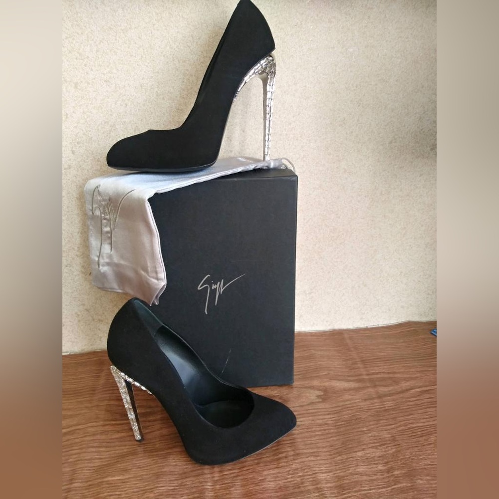 Giuseppe Zanotti black suede shoes with heels incrusted with crystals. New sz 38
